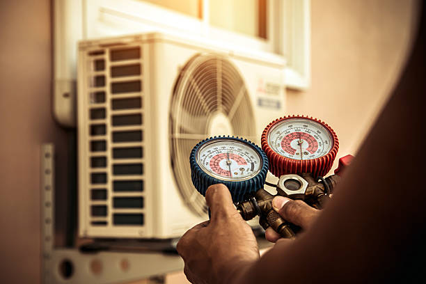 Professional Ac Installation technician working in Ingleside, IL